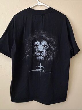 Black Lion Graphic Tee - Joshua 1:9